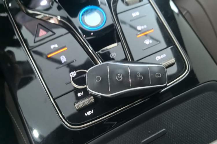 Used BYD Han 2024 DM-i Glory Edition 121KM Elite Model Interior 1