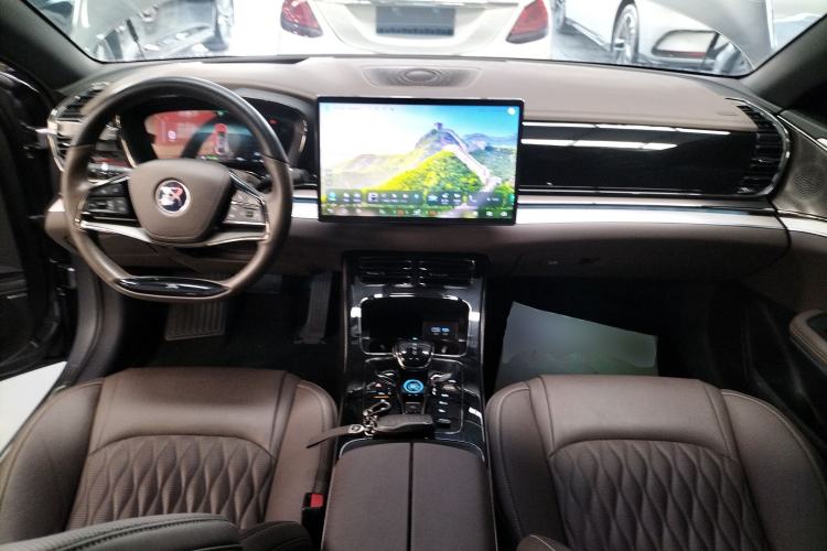 Used BYD Han 2024 EV Glory Edition 605KM Front-Wheel-Drive Premium Model Interior 2