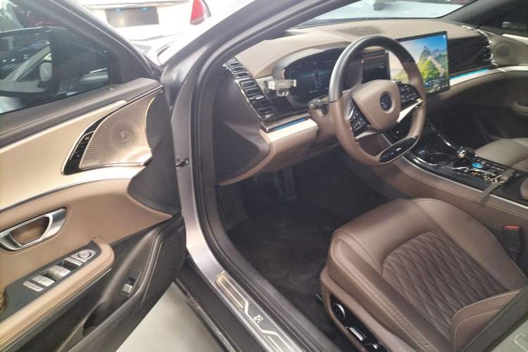 Used BYD Han 2024 EV Glory Edition 605KM Front-Wheel-Drive Premium Model Interior 3