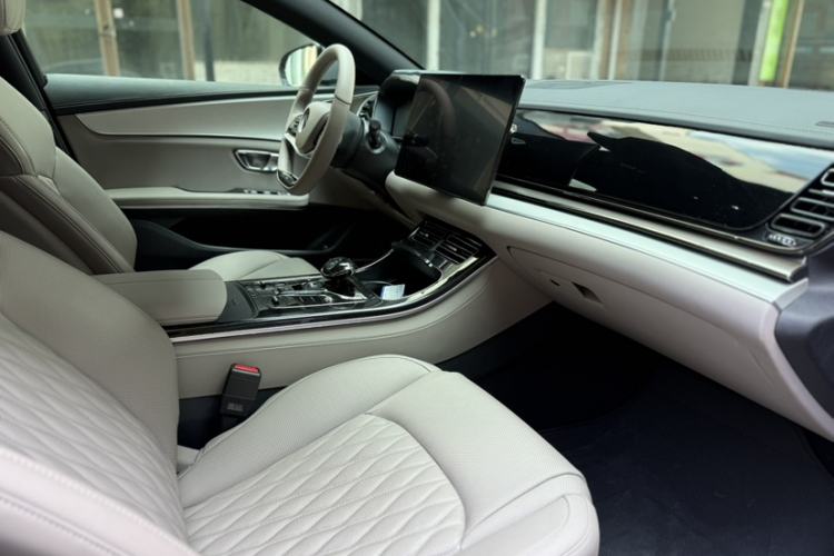 Used BYD Han 2024 EV Glory Edition 506KM Front-Wheel-Drive Premium Model Interior 3