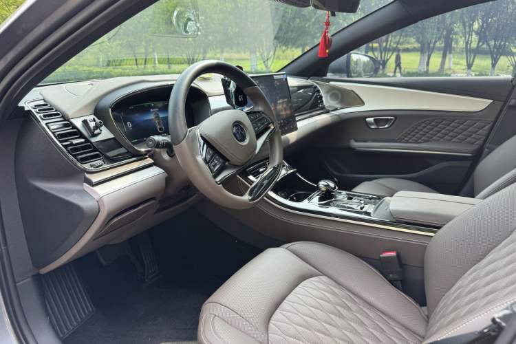 Used BYD Han 2024 DM-i Glory Edition 121KM Elite Model Interior 4