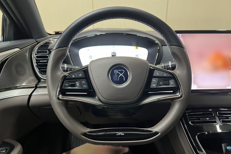 Used BYD Han 2024 DM-i Glory Edition 121KM Elite Model Interior 6