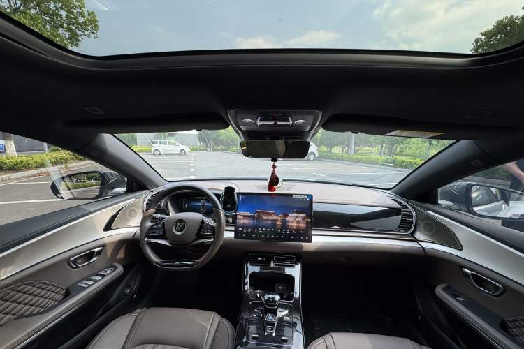 Used BYD Han 2024 DM-i Glory Edition 121KM Elite Model Interior 8