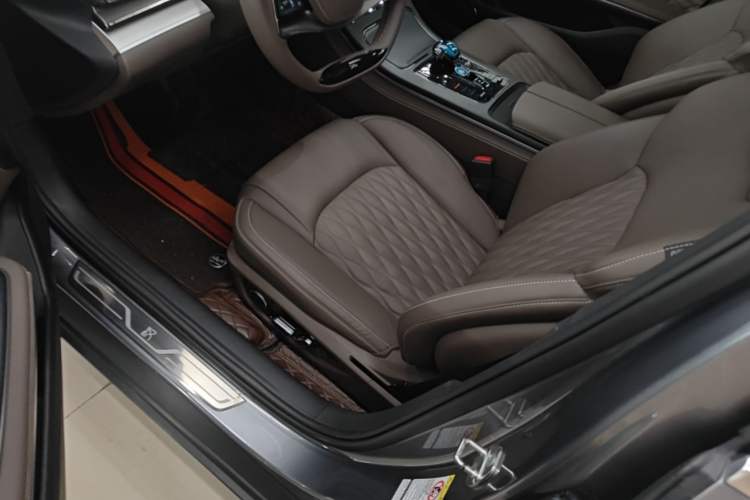 Used BYD Han 2024 DM-i Glory Edition 121KM Elite Model Left Front Seat