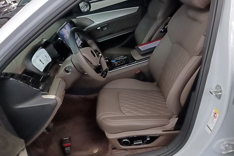 Used BYD Han 2024 DM-i Glory Edition 121KM Elite Model Left Front Seat