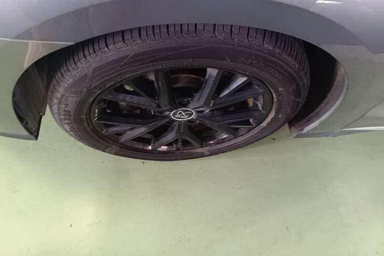 Used BYD Han 2024 DM-i Glory Edition 121KM Elite Model Left Front Wheel Hub