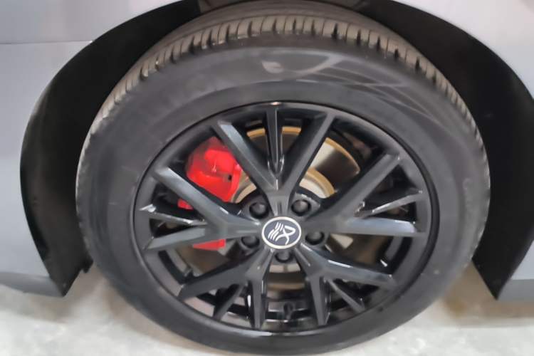 Used BYD Han 2024 DM-i Glory Edition 121KM Prestige Model Left Front Wheel Hub