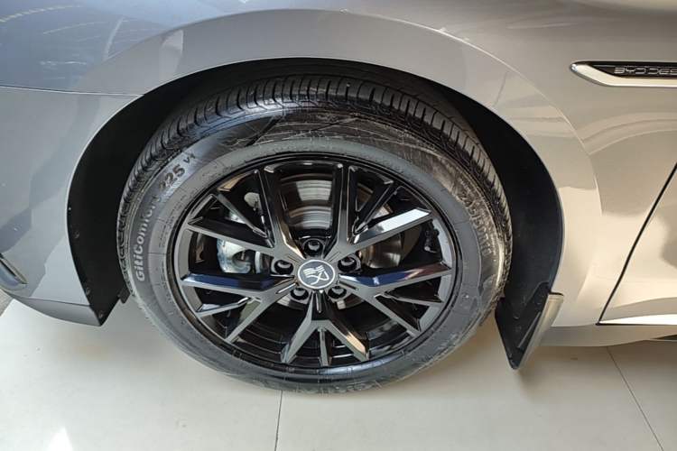 Used BYD Han 2024 DM-i Glory Edition 121KM Elite Model Left Front Wheel Hub