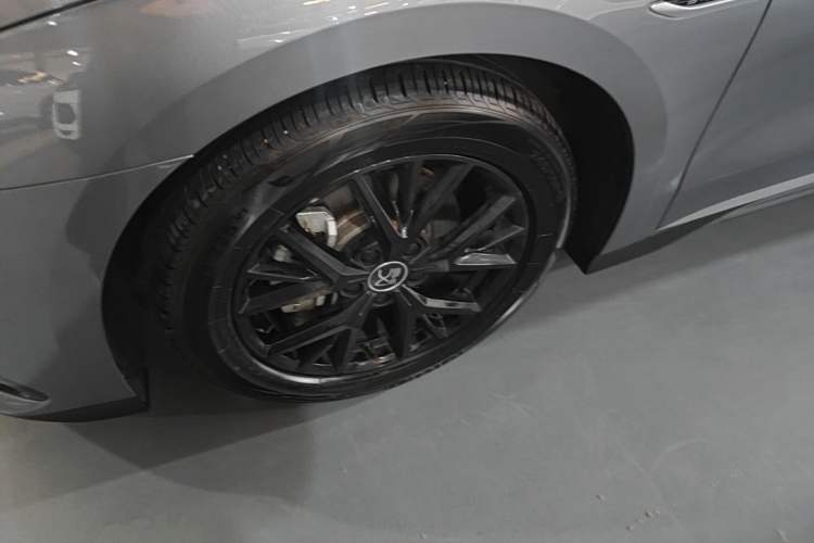 Used BYD Han 2024 DM-i Glory Edition 121KM Elite Model Left Front Wheel Hub