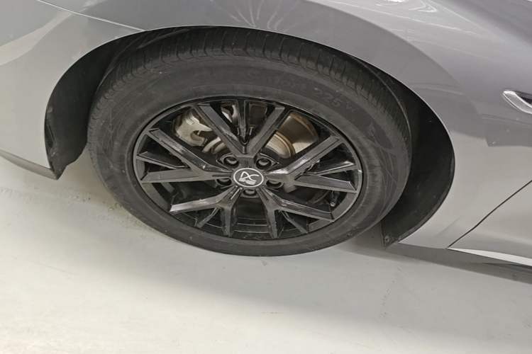 Used BYD Han 2024 DM-i Glory Edition 121KM Elite Model Left Front Wheel Hub