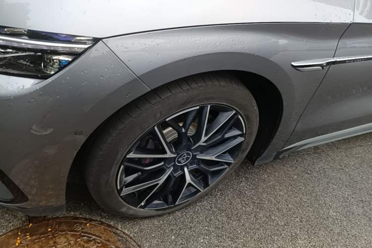 Used BYD Han 2024 EV Glory Edition 610 km All-Wheel Drive "Tian Shen Zhi Jia" Intelligent Driving Model Left Front Wheel Hub
