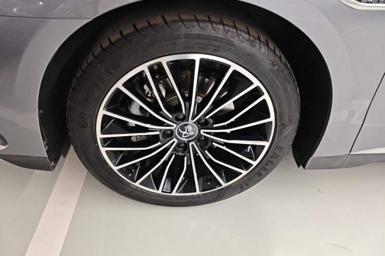 Used BYD Han 2024 DM-i Glory Edition 121KM Prestige Model Left Front Wheel Hub
