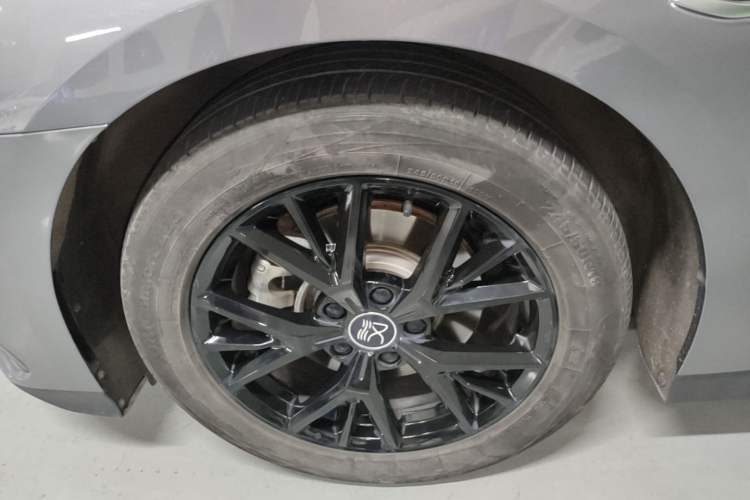 Used BYD Han 2024 DM-i Glory Edition 121KM Elite Model Left Front Wheel Hub