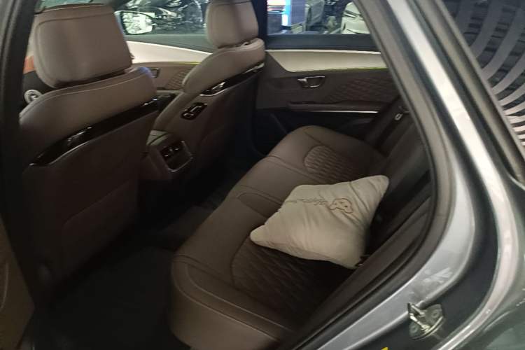 Used BYD Han 2024 DM-i Glory Edition 121KM Elite Model Left Rear Seat