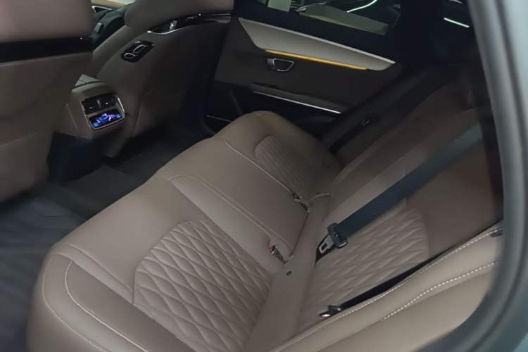 Used BYD Han 2024 DM-i Glory Edition 121KM Prestige Model Left Rear Seat