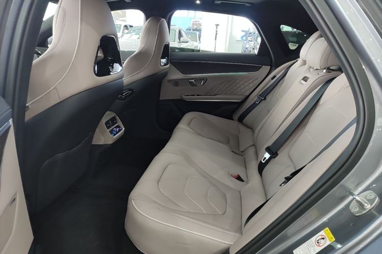 Used BYD Han 2024 EV Glory Edition 610 km All-Wheel Drive "Tian Shen Zhi Jia" Intelligent Driving Model Left Rear Seat