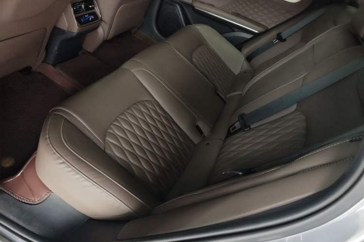 Used BYD Han 2024 DM-i Glory Edition 121KM Prestige Model Left Rear Seat