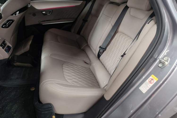 Used BYD Han 2024 DM-i Glory Edition 121KM Prestige Model Left Rear Seat