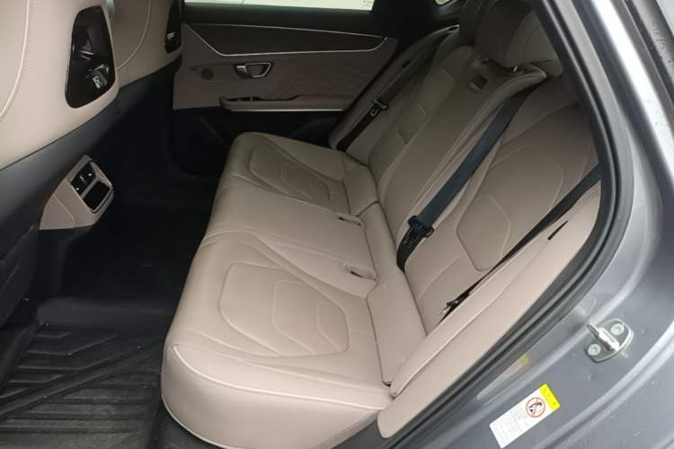 Used BYD Han 2024 EV Glory Edition 610 km All-Wheel Drive "Tian Shen Zhi Jia" Intelligent Driving Model Left Rear Seat