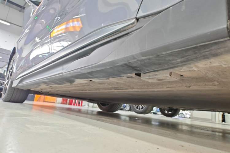 Used BYD Han 2024 EV Glory Edition 605KM Front-Wheel-Drive Premium Model Left Side Sill