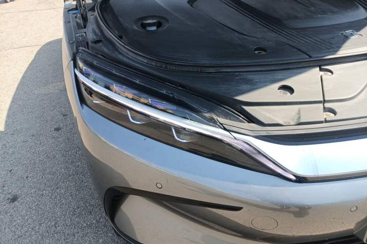 Used BYD Han 2024 EV Glory Edition 605KM Front-Wheel-Drive Premium Model Right Front Headlight