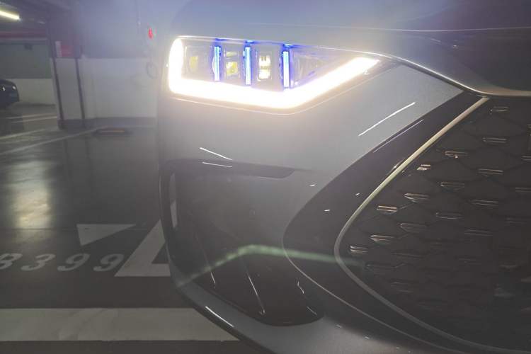 Used BYD Han 2024 DM-i Glory Edition 121KM Elite Model Right Front Headlight