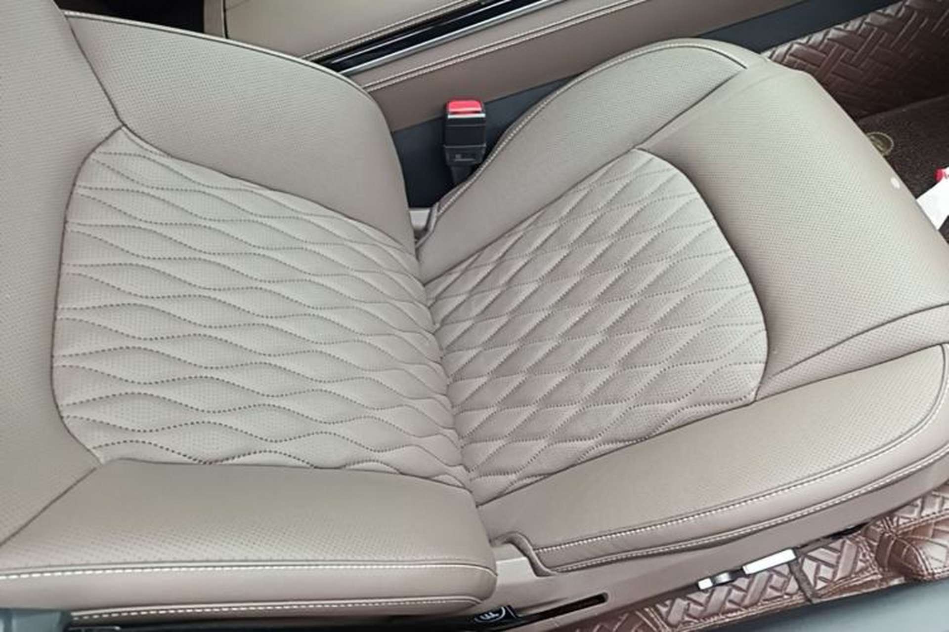 Used BYD Han 2024 DM-i Glory Edition 121KM Prestige Model Right Front Seat