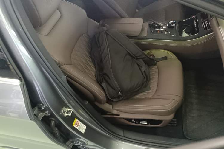 Used BYD Han 2024 DM-i Glory Edition 121KM Elite Model Right Front Seat