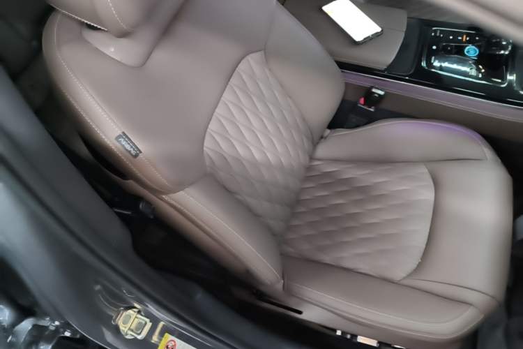 Used BYD Han 2024 DM-i Glory Edition 121KM Prestige Model Right Front Seat