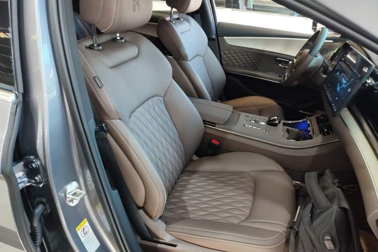 Used BYD Han 2024 DM-i Glory Edition 121KM Elite Model Right Front Seat