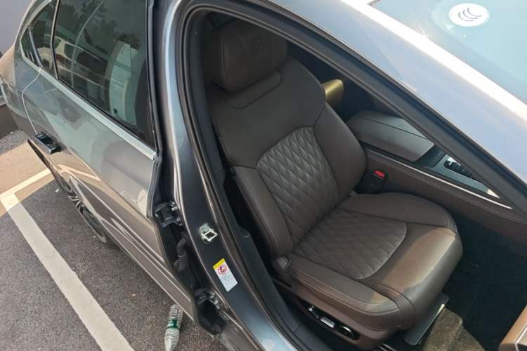 Used BYD Han 2024 DM-i Glory Edition 121KM Premium Model Right Front Seat