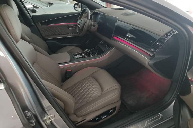 Used BYD Han 2024 DM-i Glory Edition 121KM Premium Model Right Front Seat