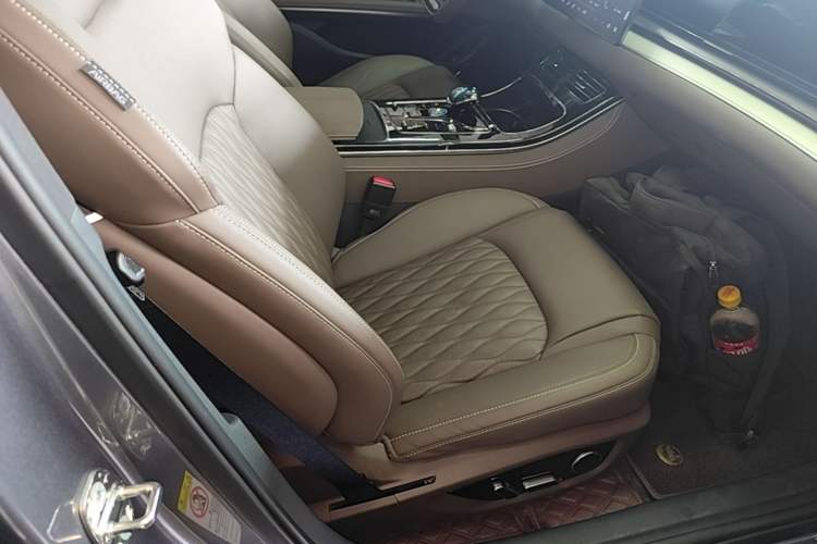 Used BYD Han 2024 DM-i Glory Edition 121KM Prestige Model Right Front Seat