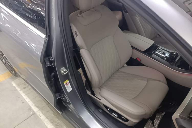 Used BYD Han 2024 DM-i Glory Edition 121KM Premium Model Right Front Seat