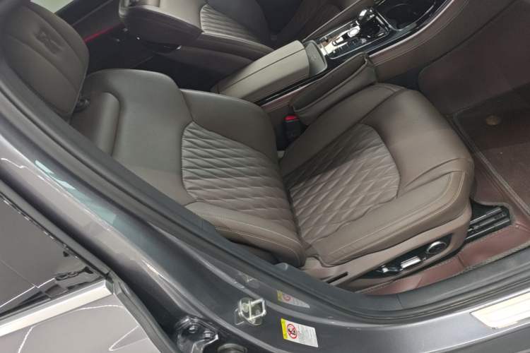 Used BYD Han 2024 DM-i Glory Edition 121KM Prestige Model Right Front Seat