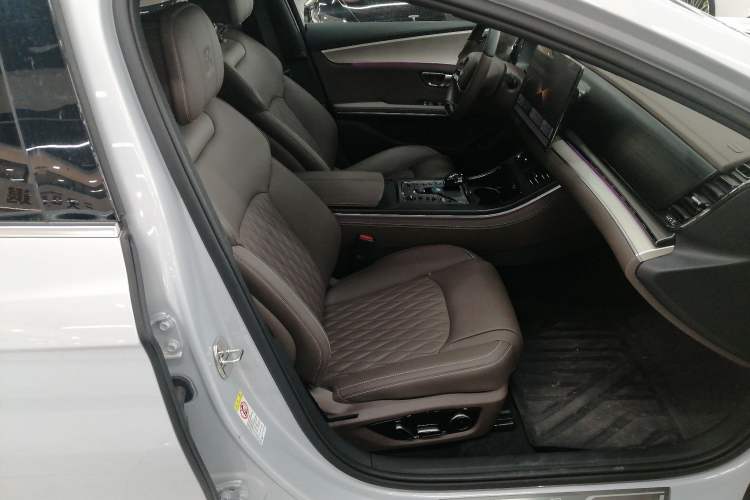 Used BYD Han 2024 DM-i Glory Edition 121KM Prestige Model Right Front Seat