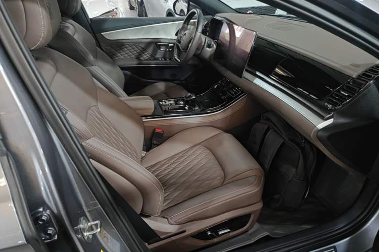 Used BYD Han 2024 DM-i Glory Edition 121KM Elite Model Right Front Seat