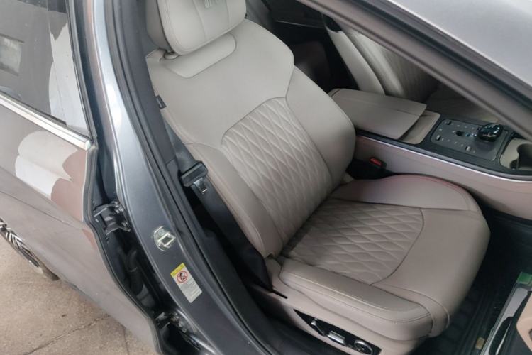Used BYD Han 2024 DM-i Glory Edition 121KM Prestige Model Right Front Seat