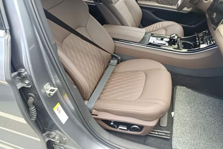 Used BYD Han 2024 EV Glory Edition 605KM Front-Wheel-Drive Premium Model Right Front Seat