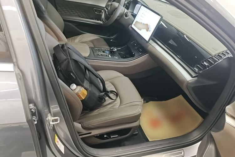 Used BYD Han 2024 DM-i Glory Edition 121KM Elite Model Right Front Seat