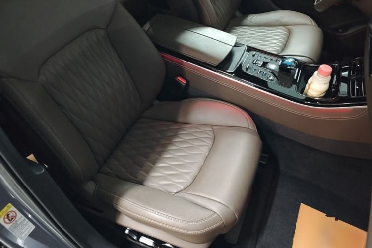 Used BYD Han 2024 DM-i Glory Edition 121KM Prestige Model Right Front Seat