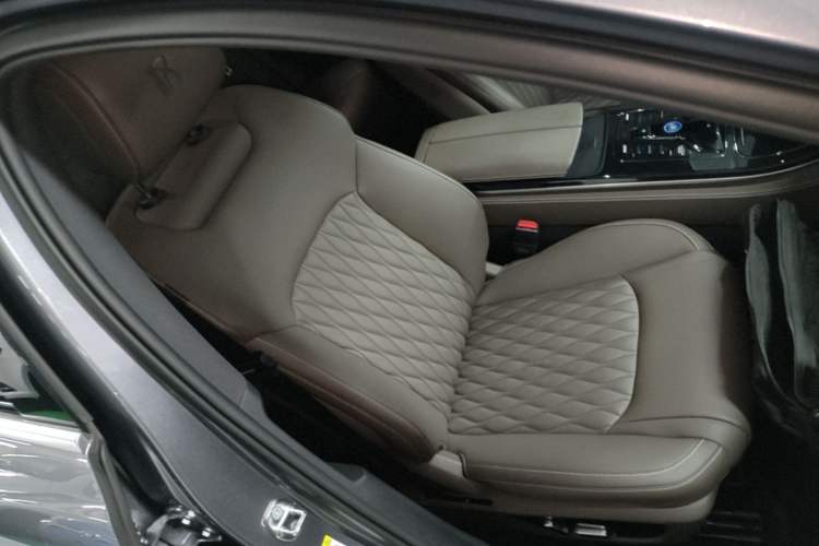 Used BYD Han 2024 DM-i Glory Edition 121KM Elite Model Right Front Seat