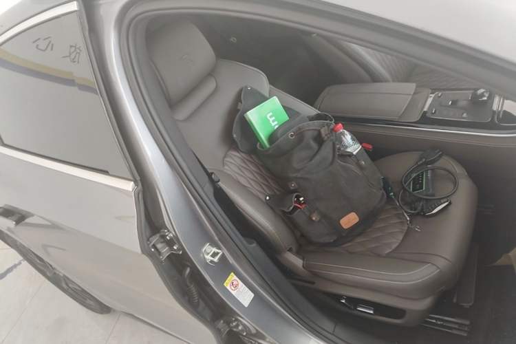 Used BYD Han 2024 DM-i Glory Edition 121KM Elite Model Right Front Seat
