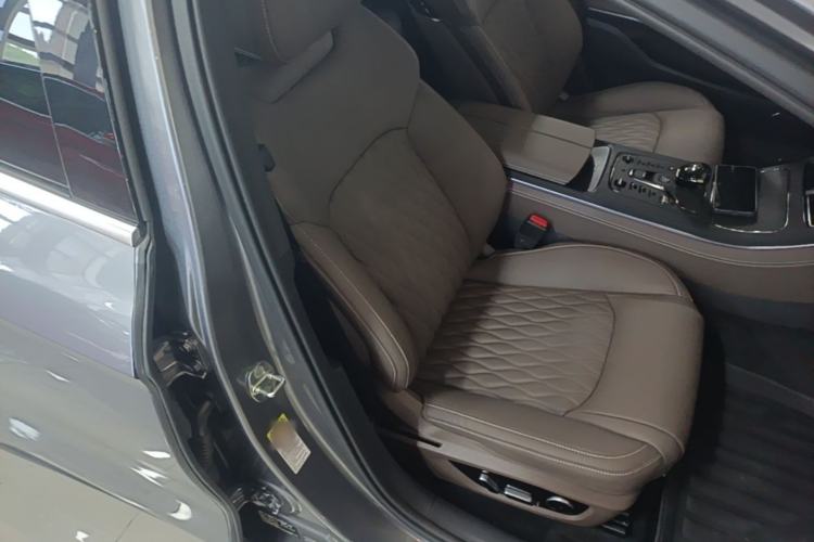 Used BYD Han 2024 DM-i Glory Edition 121KM Prestige Model Right Front Seat