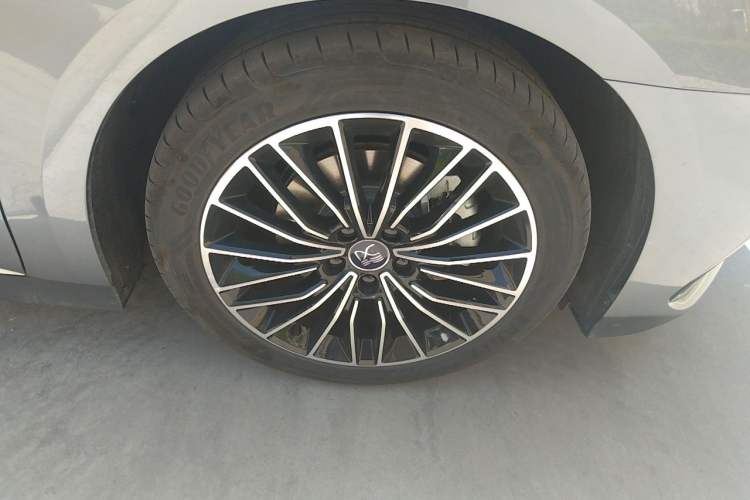 Used BYD Han 2024 DM-i Glory Edition 121KM Premium Model Right Front Wheel Hub
