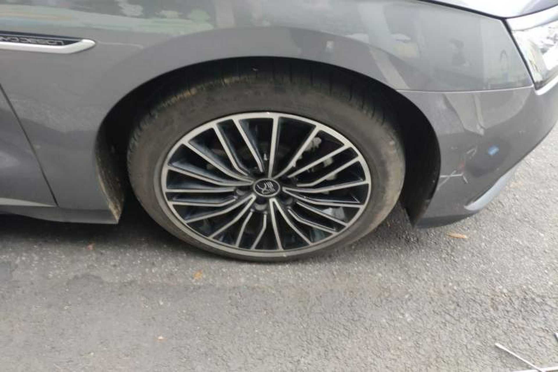 Used BYD Han 2024 DM-i Glory Edition 121KM Prestige Model Right Front Wheel Hub