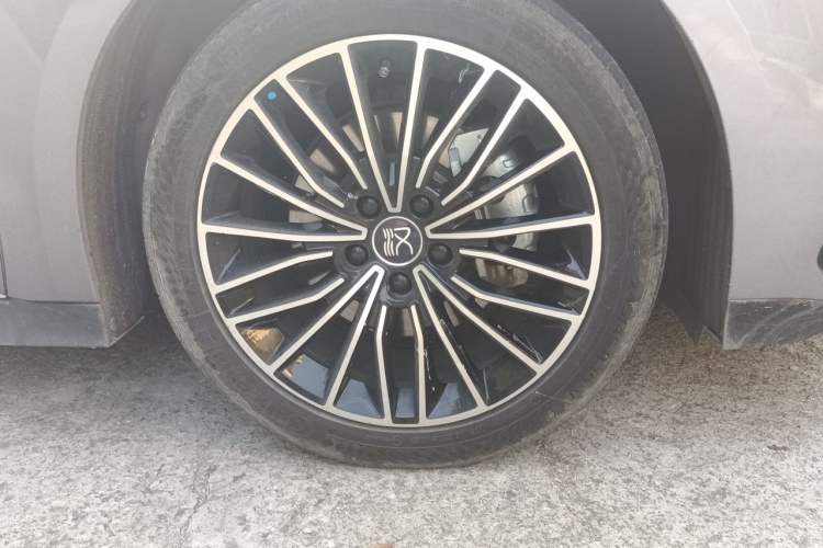 Used BYD Han 2024 DM-i Glory Edition 121KM Premium Model Right Front Wheel Hub