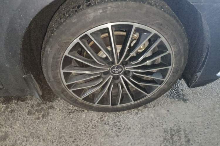 Used BYD Han 2024 DM-i Glory Edition 121KM Prestige Model Right Front Wheel Hub