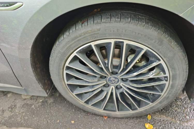 Used BYD Han 2024 EV Glory Edition 506KM Front-Wheel-Drive Premium Model Right Front Wheel Hub