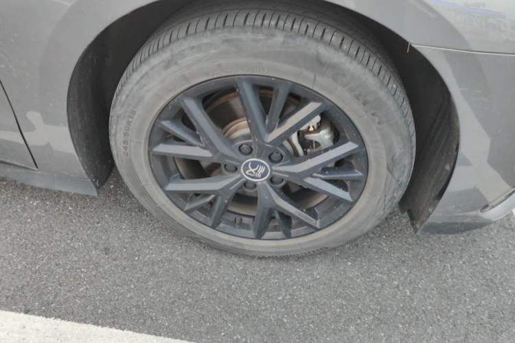 Used BYD Han 2024 DM-i Glory Edition 121KM Elite Model Right Front Wheel Hub